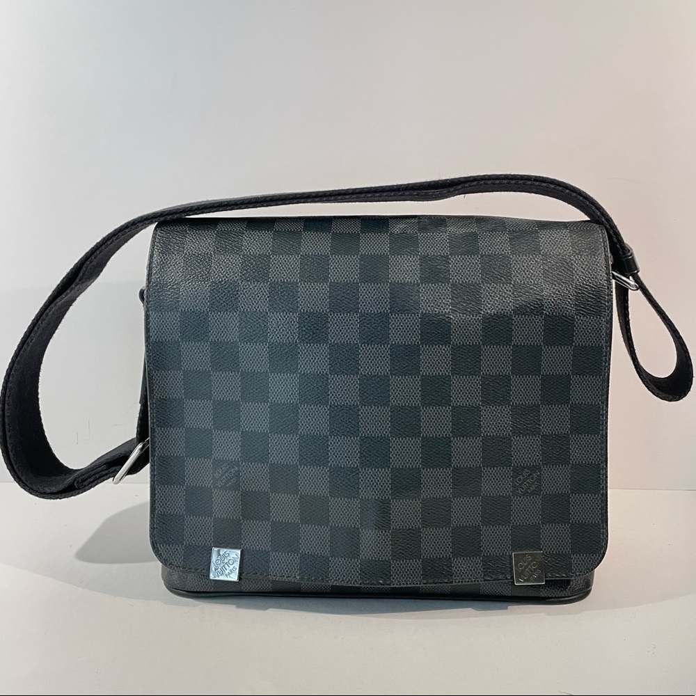 Louis Vuitton, Coated Canvas District NM Messenger Bag Damier Graphite, PM